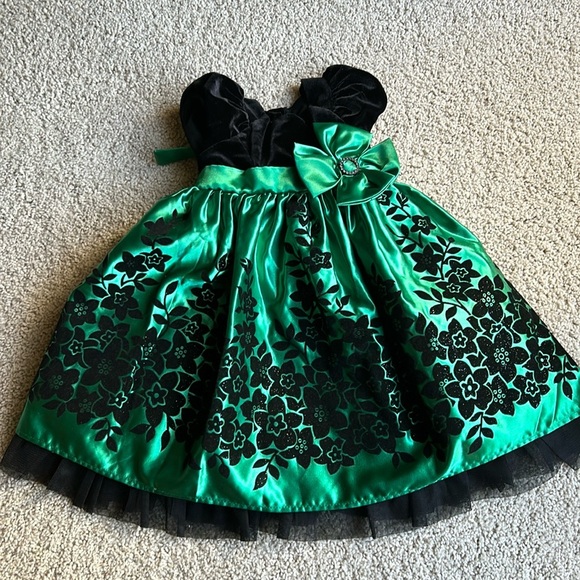 BEAUTIFUL BLACK AND GREEN HOLIDAY DRESS - Picture 1 of 6